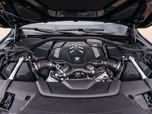 Used 2022 BMW 750i xDrive AWD/4WD image 33
