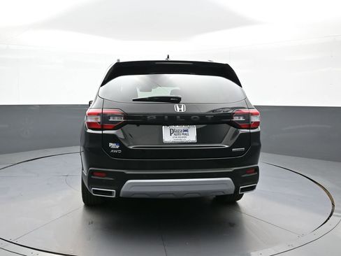 Certified 2024 Honda Pilot Touring image 7