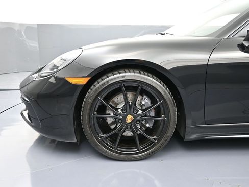 Used 2025 Porsche 718 Cayman image 12