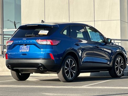 Certified 2022 Ford Escape SE w/ SE Sport Appearance Package image 3