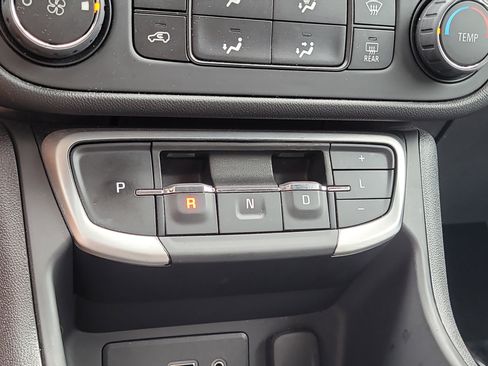 Used 2024 GMC Terrain SLE FWD image 25
