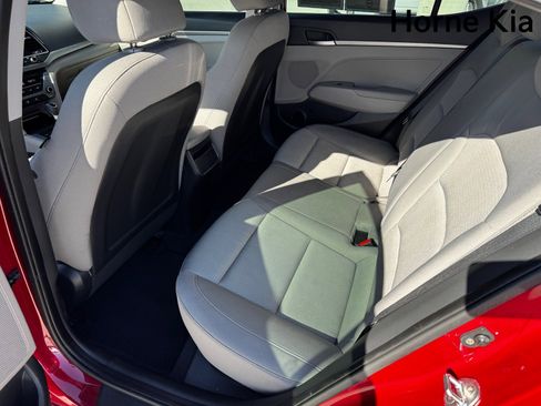 Used 2017 Hyundai Elantra SE image 12