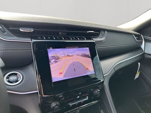 New 2025 Jeep Grand Cherokee Altitude image 37