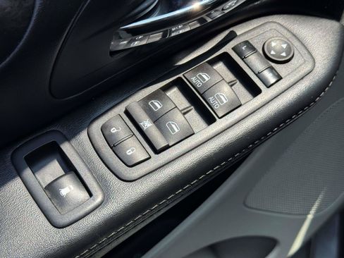 Used 2019 Dodge Grand Caravan SE w/ UConnect Hands-Free Group FWD image 14