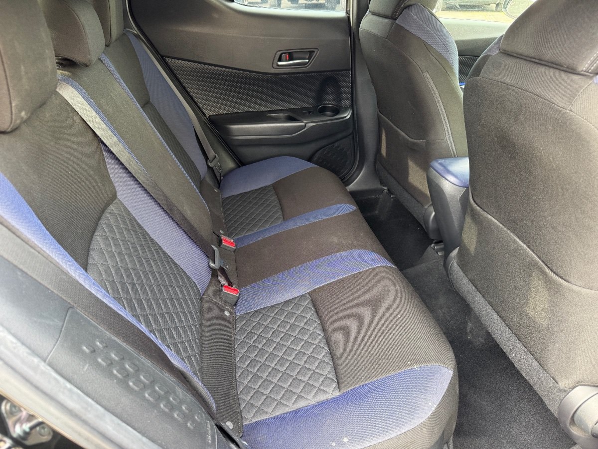 Used 2020 Toyota C-HR XLE FWD image 16