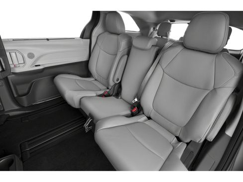 Used 2024 Toyota Sienna XLE FWD image 11
