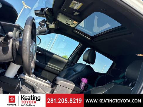 Used 2021 Toyota Tacoma Limited AWD/4WD image 18