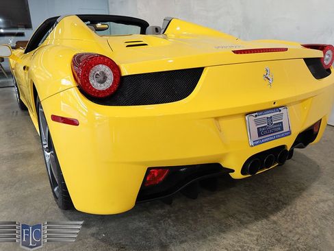 Used 2015 Ferrari 458 Spider RWD image 10