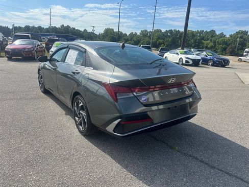 Used 2025 Hyundai Elantra Limited FWD image 3