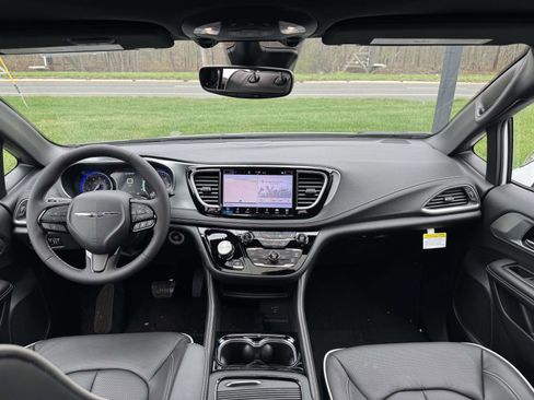 New 2026 Chrysler Pacifica Limited AWD/4WD image 26