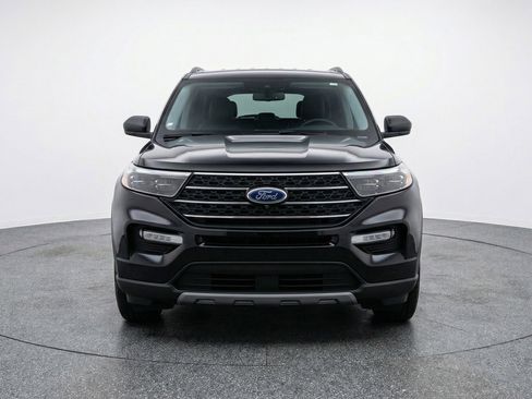 Used 2024 Ford Explorer XLT w/ Equipment Group 202A image 2