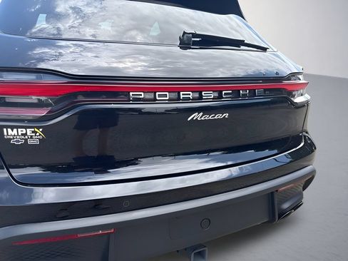 Used 2023 Porsche Macan AWD/4WD image 10