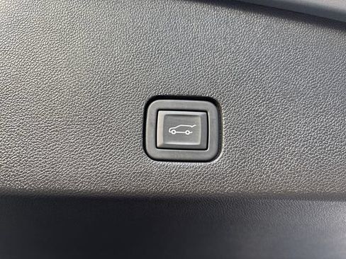Used 2024 Cadillac XT6 Sport w/ Technology Package AWD/4WD image 25