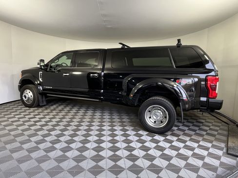 Used 2018 Ford F450 Platinum w/ Platinum Ultimate Package AWD/4WD image 2