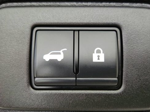 Used 2025 Nissan Rogue SV FWD image 31