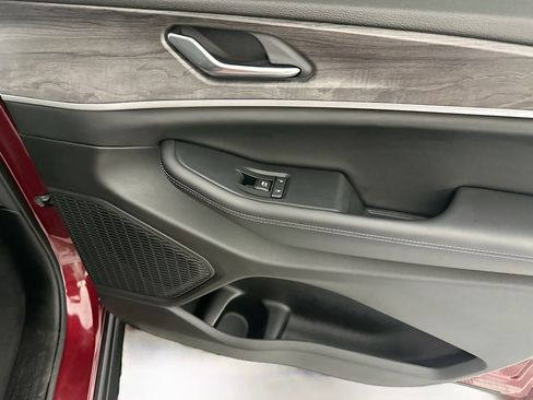 Used 2023 Jeep Grand Cherokee Limited w/ Black Appearance Package image 32