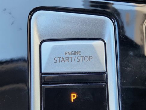 Used 2024 Volkswagen Atlas SEL Premium R-Line image 20