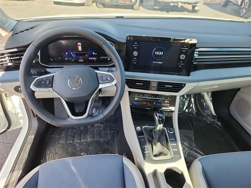 New 2026 Volkswagen Jetta SE image 9