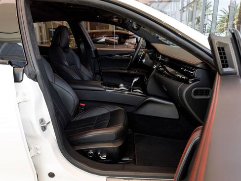 Used 2022 Maserati Quattroporte Modena RWD image 12