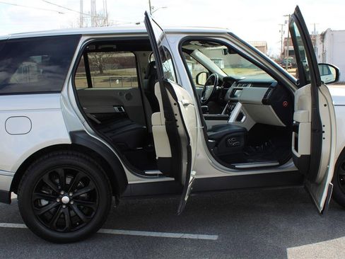 Used 2014 Land Rover Range Rover HSE image 10