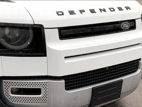 Certified 2024 Land Rover Defender 110 SE image 27