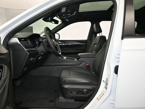 Used 2024 Jeep Grand Cherokee L Overland image 10