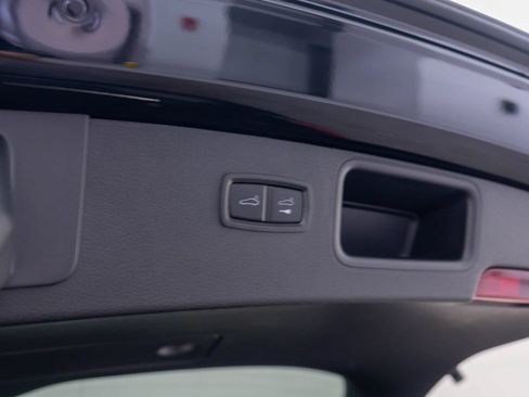 Certified 2026 Porsche Macan AWD/4WD image 31