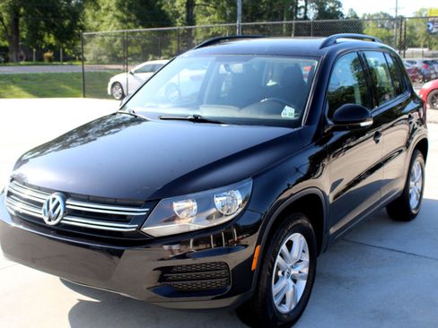 Used 2015 Volkswagen Tiguan S image 23