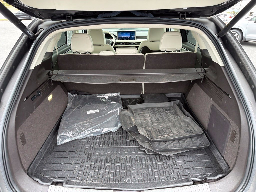 Certified 2022 Lincoln Nautilus Black Label w/ Class II Trailer Tow Package AWD/4WD image 17