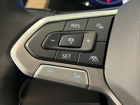 Certified 2024 Volkswagen Atlas SE FWD image 22