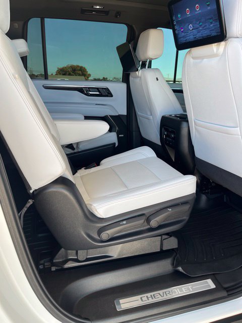 Used 2025 Chevrolet Suburban Premier AWD/4WD image 12
