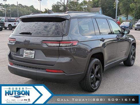 Used 2023 Jeep Grand Cherokee L Laredo image 6