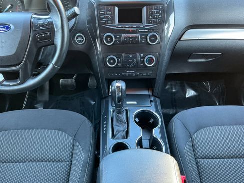 Used 2019 Ford Explorer XLT image 11