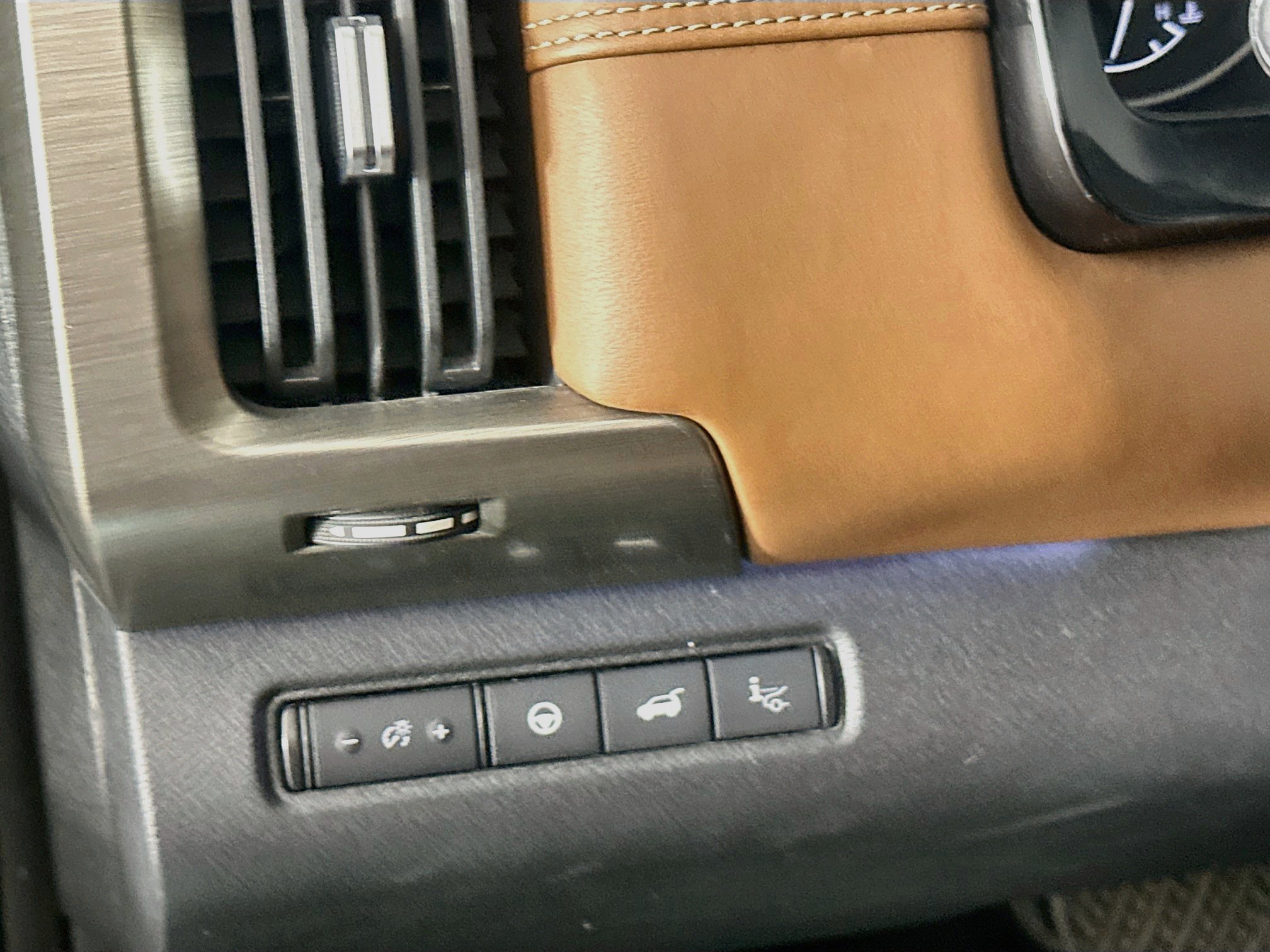 Used 2022 Nissan Pathfinder Platinum w/ Cargo Package FWD image 17