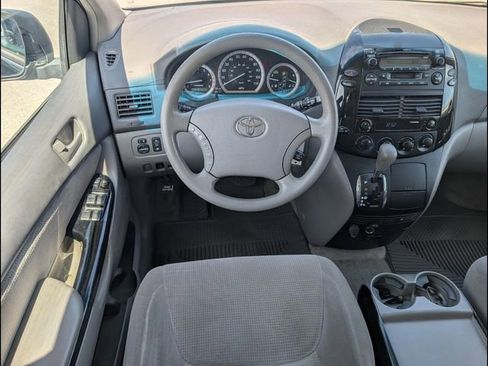 Used 2005 Toyota Sienna LE FWD image 8
