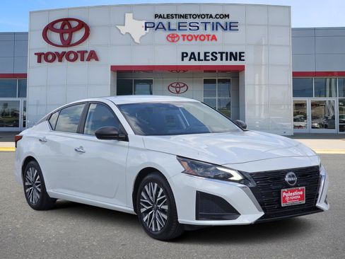 Used 2024 Nissan Altima 2.5 SV FWD image 1