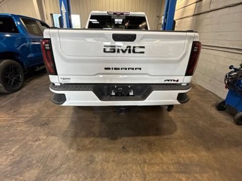 Used 2024 GMC Sierra 2500 AT4 w/ AT4 Premium Plus Package AWD/4WD image 5