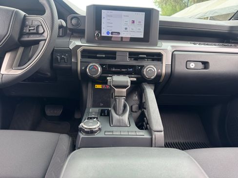 Certified 2025 Toyota Tacoma SR5 AWD/4WD image 20