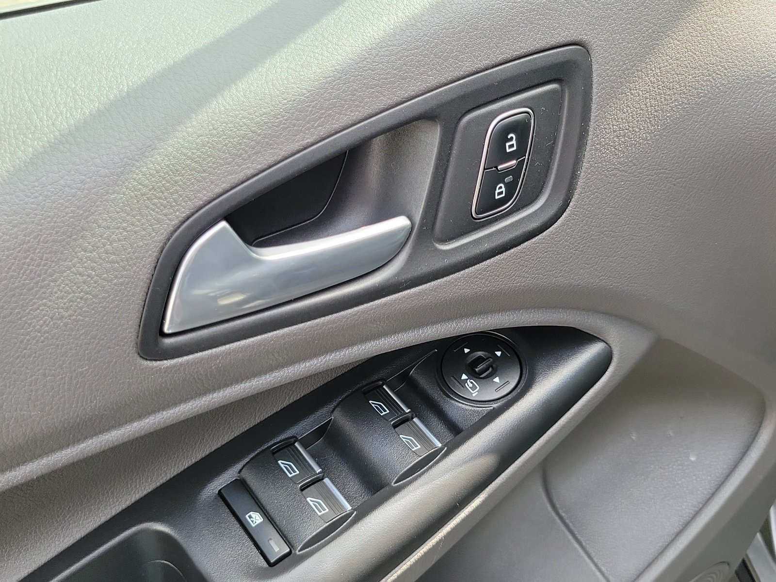 Used 2022 Ford Transit Connect XLT FWD image 8