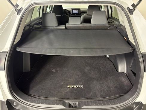 Used 2019 Toyota RAV4 XLE FWD image 38