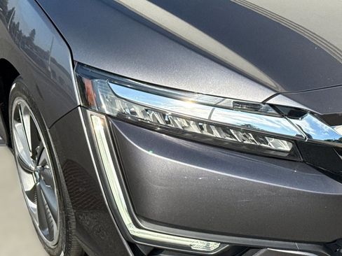 Certified 2018 Honda Clarity Touring image 11