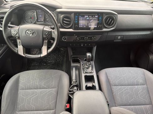Used 2019 Toyota Tacoma TRD Sport w/ Technology Package RWD image 12