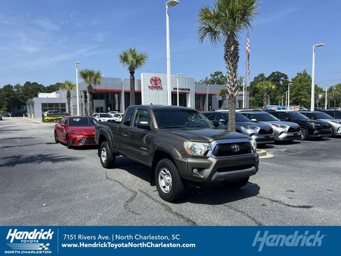 Used 2014 Toyota Tacoma PreRunner w/ SR5 Package RWD image 1