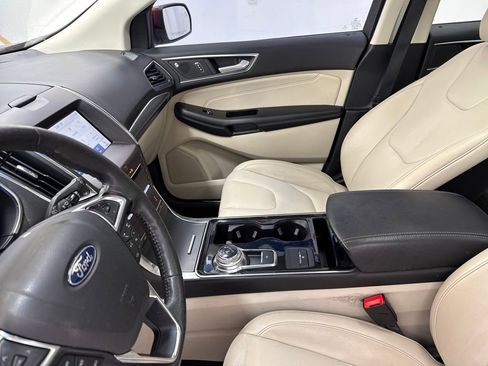 Used 2019 Ford Edge Titanium image 28