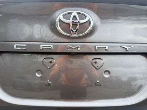 Used 2020 Toyota Camry SE w/ Moonroof Package image 17