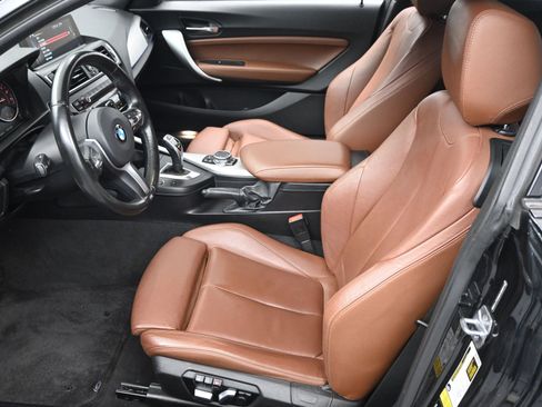 Used 2016 BMW M235i Coupe image 5