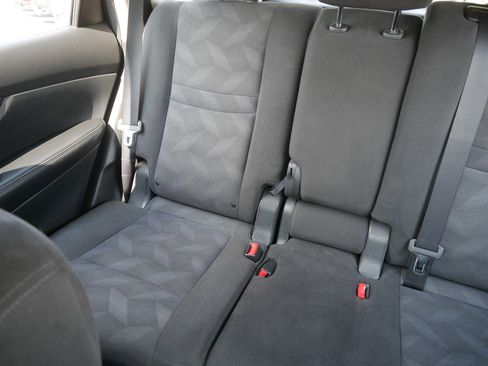 Used 2015 Nissan Rogue S AWD/4WD image 12