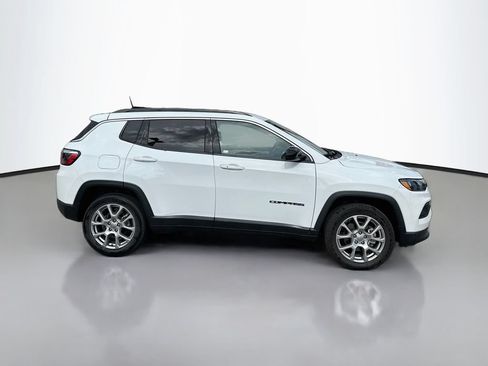 Used 2022 Jeep Compass Latitude AWD/4WD image 8