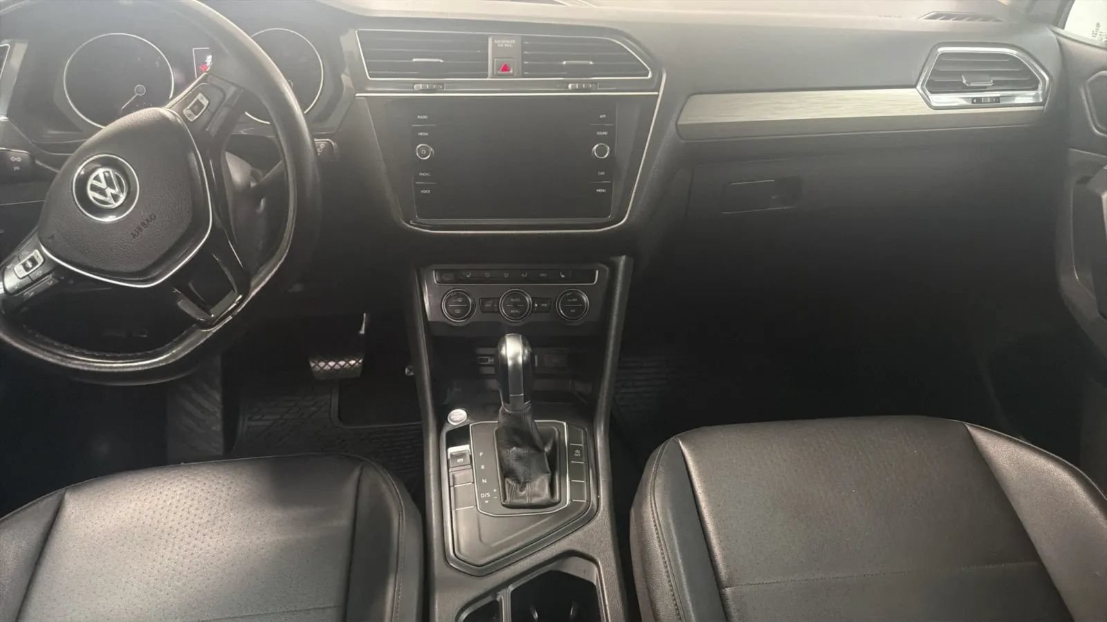 Used 2019 Volkswagen Tiguan SE FWD image 16