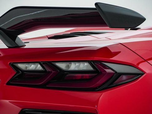 Used 2024 Chevrolet Corvette Z06 RWD image 15